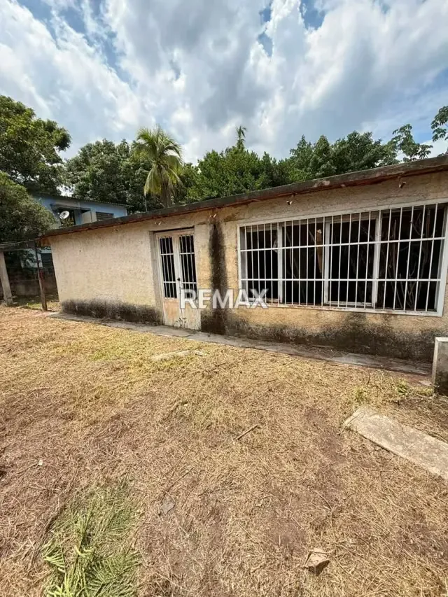 EN VENTA TERRENO CON BIENICHURIA UBIACADO EN LA AV UNIVERSIDAD EL LIMON - 7
