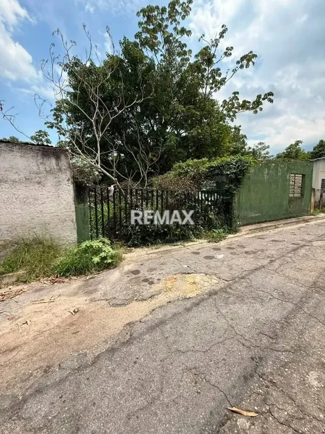 EN VENTA TERRENO CON BIENICHURIA UBIACADO EN LA AV UNIVERSIDAD EL LIMON - 10