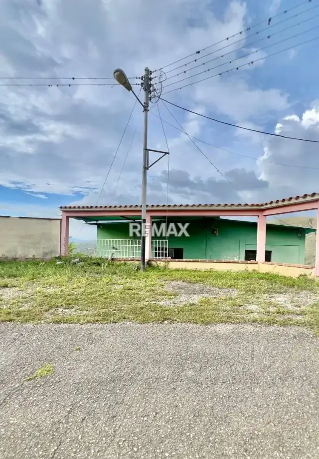 Casa en Lobatera