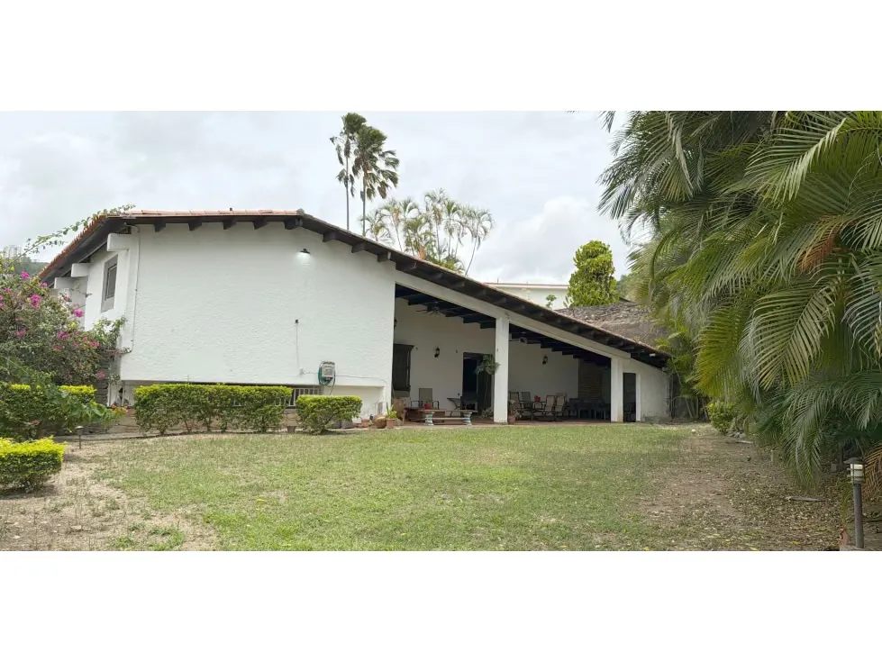 CASA PRADOS DEL ESTE EN CALLE CERRADA AMPLIO JARDÍN 291958 - 3