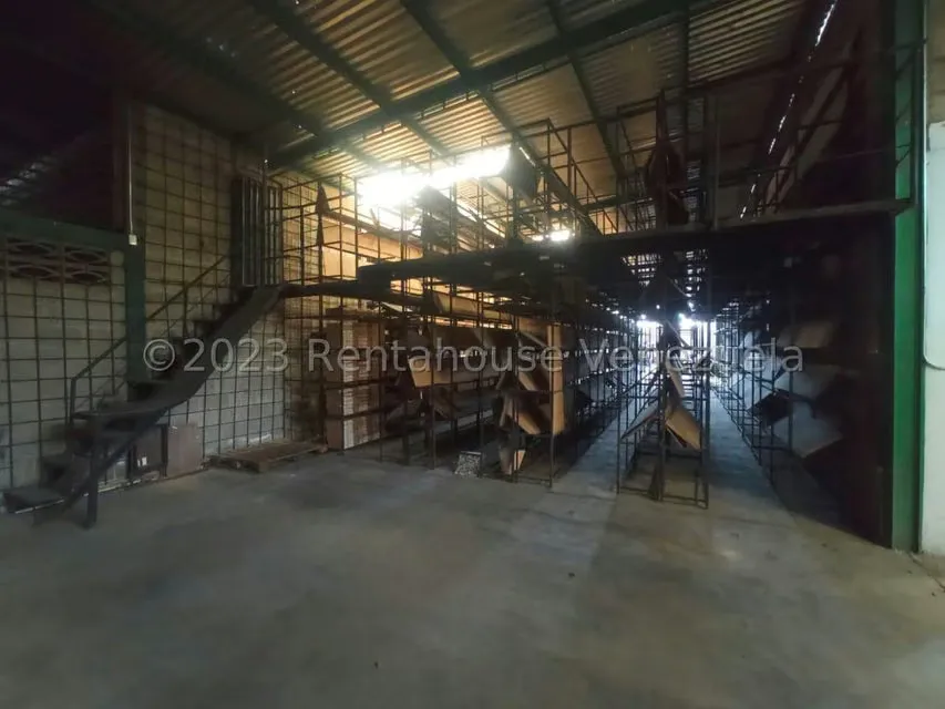 Local Comercial en Alquiler en Zona Industrial 2, Lara - 28