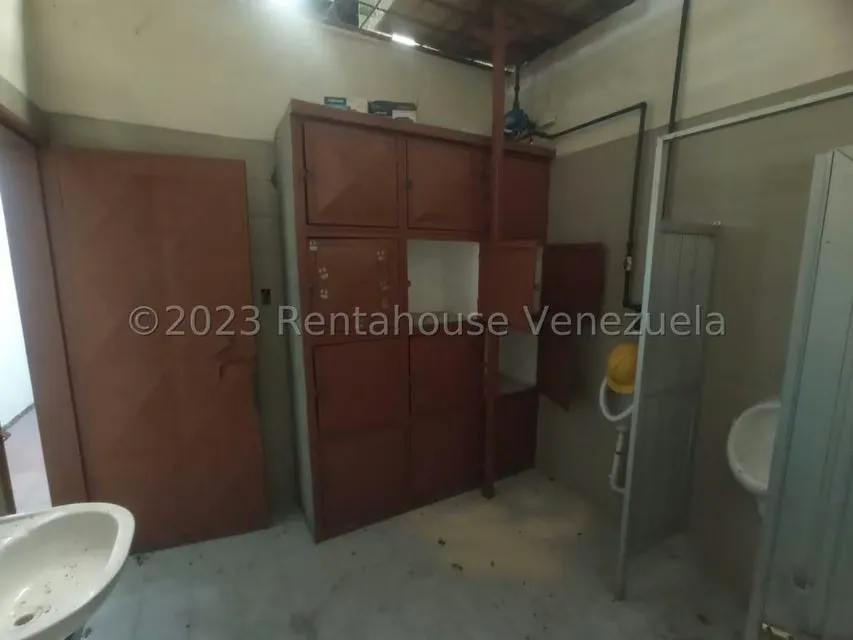 Local Comercial en Alquiler en Zona Industrial 2, Lara - 38