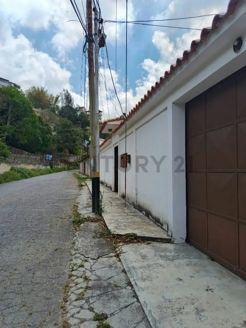 VENTA TERRENO CON CASA CAMPESTRE LA URB. CLUB HIPICO LOS TEQUES