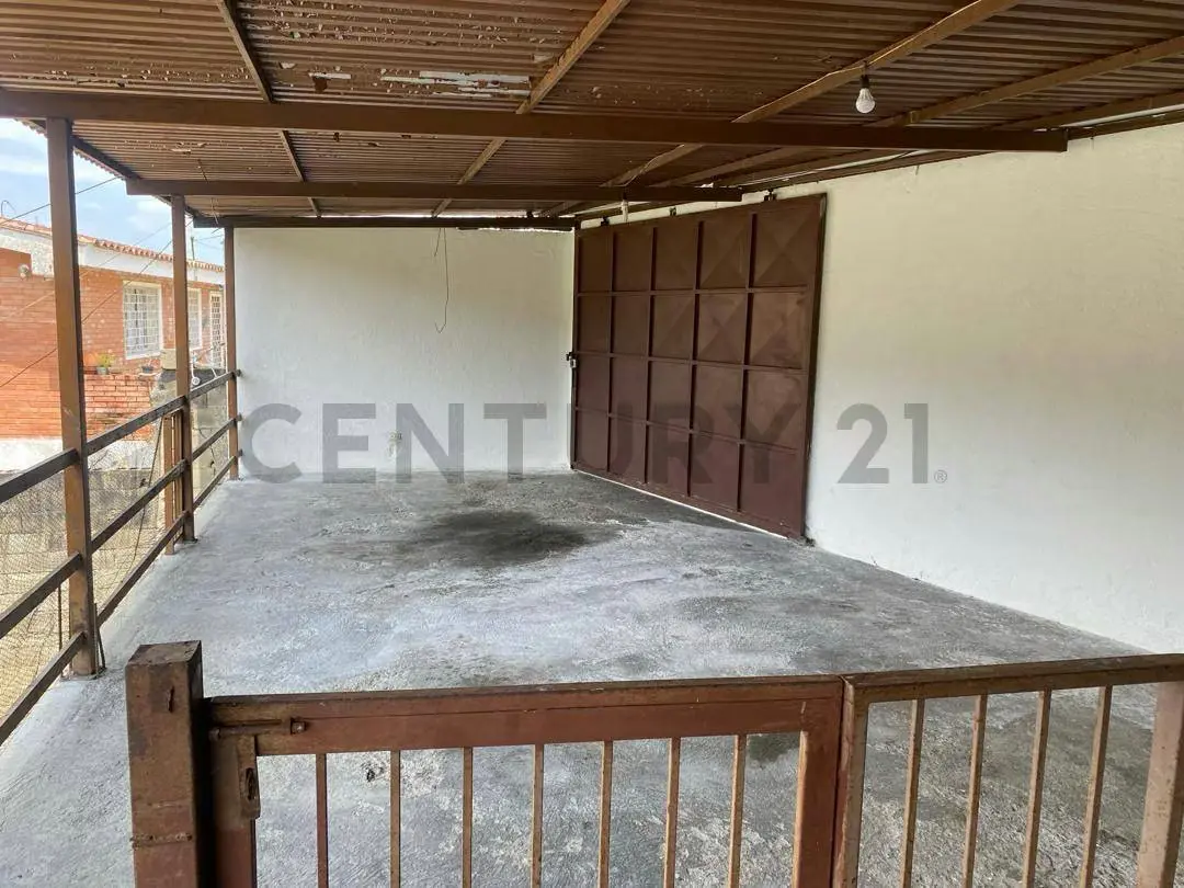 VENTA TERRENO CON CASA CAMPESTRE LA URB. CLUB HIPICO LOS TEQUES - 2
