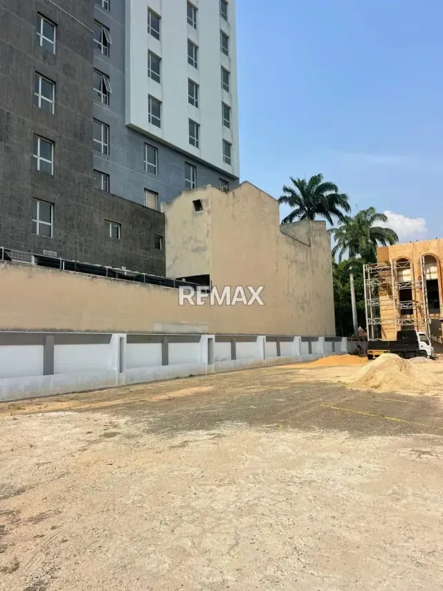 EDIFICIO COMERCIAL EN VENTA EN CALLEJON MAÑONOG FRENTE AL PARQUE DUNAS Y COLEGIO LOS ROBLES - 3