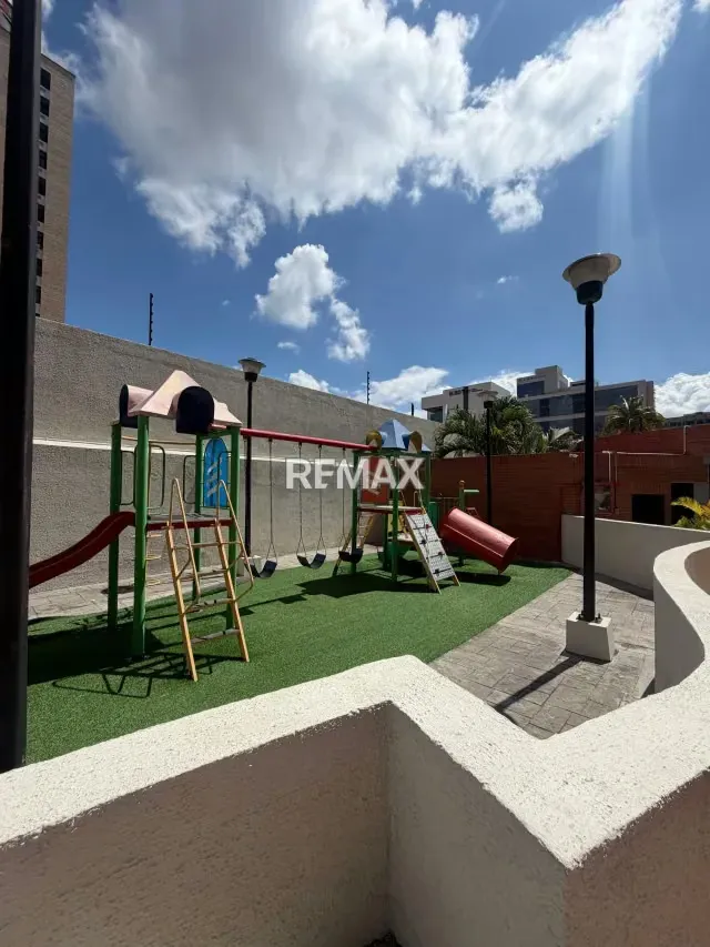 Apartamento moderno a la venta en el Triángulo del Este, Residencias Silver House conectado a planta eléctrica - 19