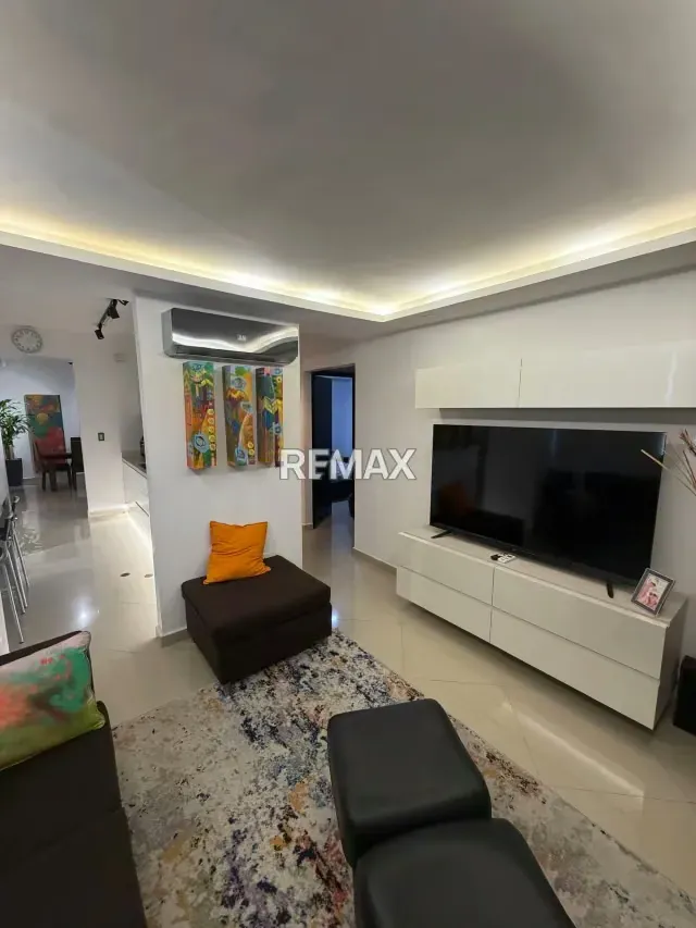 Apartamento moderno a la venta en el Triángulo del Este, Residencias Silver House conectado a planta eléctrica - 9