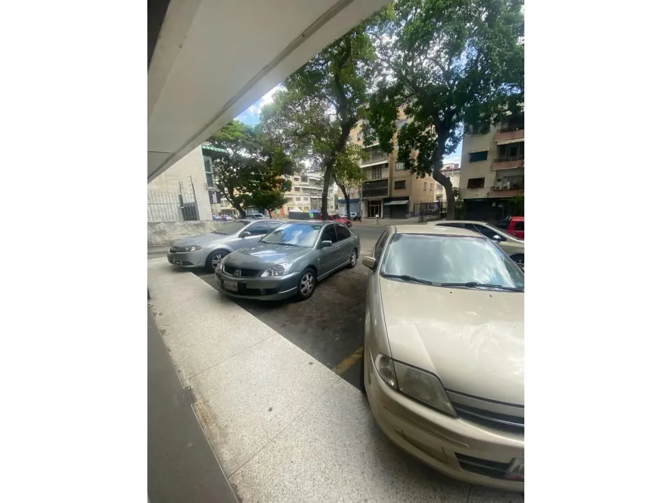 Alquilo local comercial a pie de calle 226m2 Valle Abajo 4768 - 12
