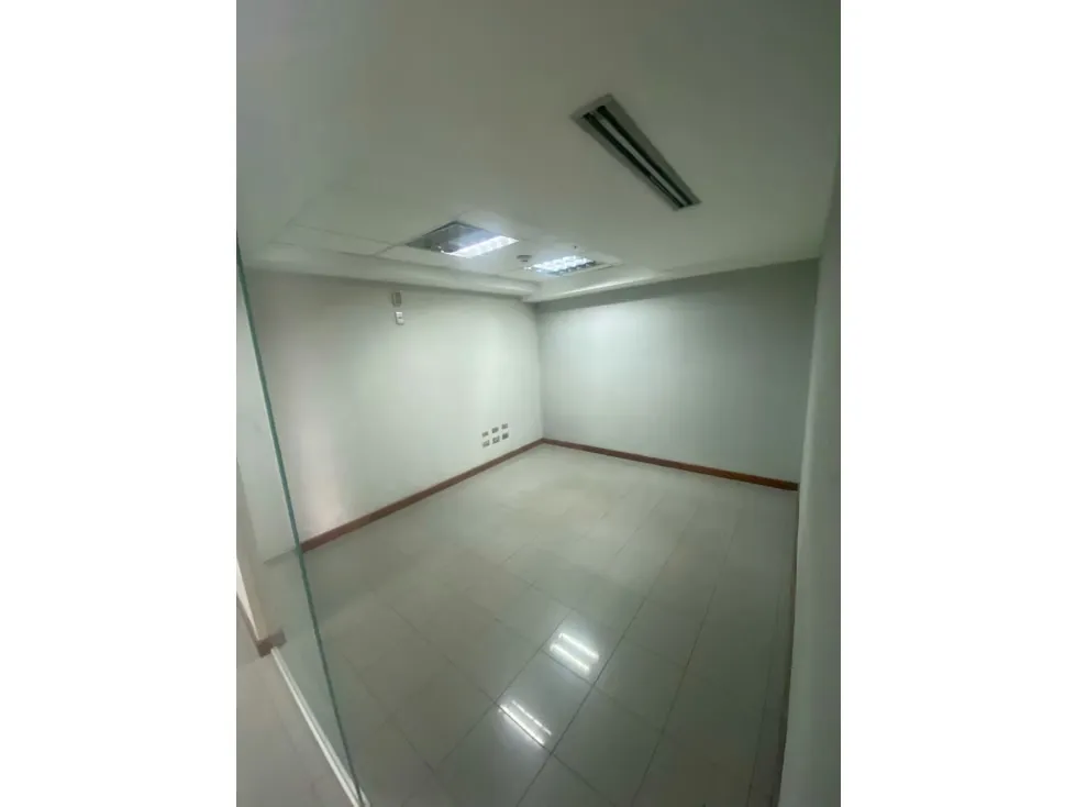 Alquilo local comercial a pie de calle 226m2 Valle Abajo 4768 - 2