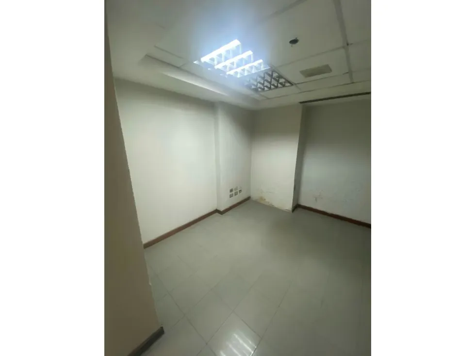 Alquilo local comercial a pie de calle 226m2 Valle Abajo 4768 - 7