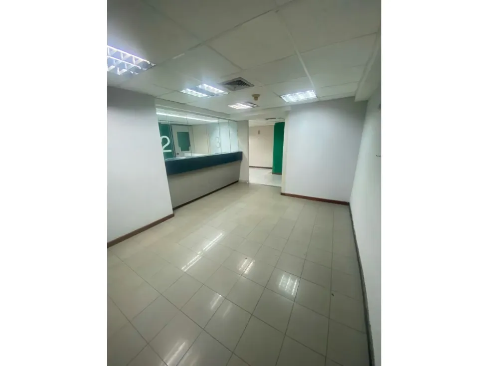 Alquilo local comercial a pie de calle 226m2 Valle Abajo 4768 - 9