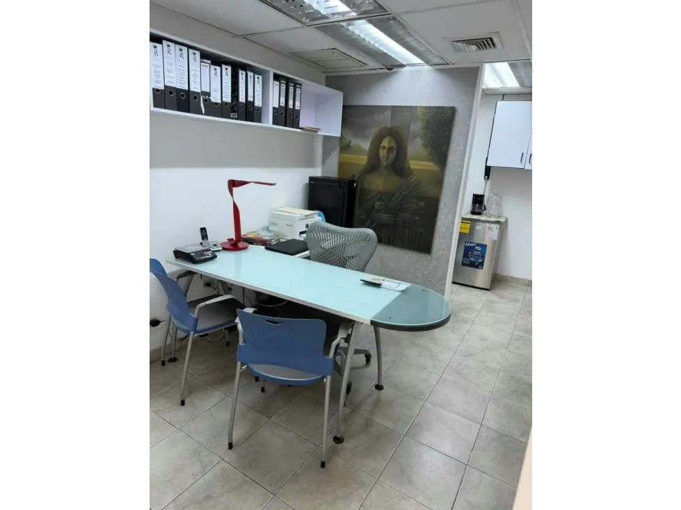 Alquilo local 34m2. CCCT 0092 - 4