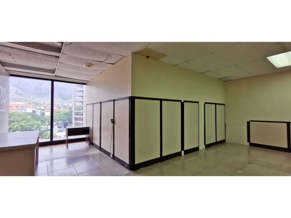 Alquilo Oficina La Castellana 440m2 / $4.310 - 30