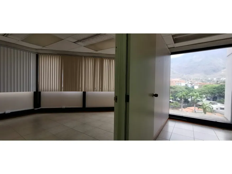 Alquilo Oficina La Castellana 440m2 / $4.310 - 33
