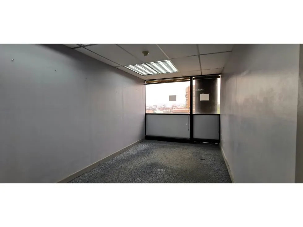 Alquilo Oficina La Castellana 440m2 / $4.310 - 6