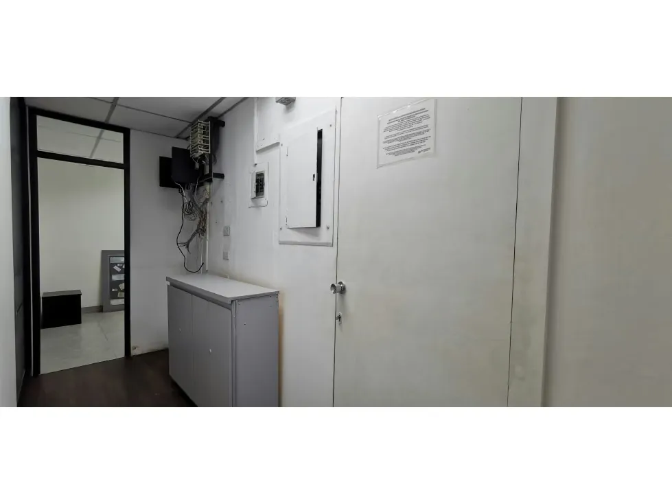 Alquilo Oficina La Castellana 440m2 / $4.310 - 8
