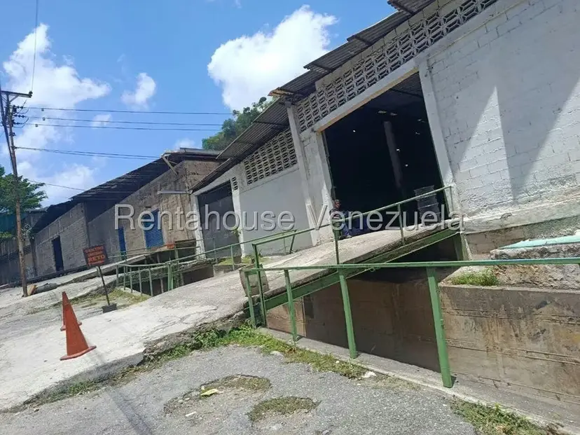 Comercial (Galpon - Deposito) en Alquiler en Turumo, Distrito Metropolitano