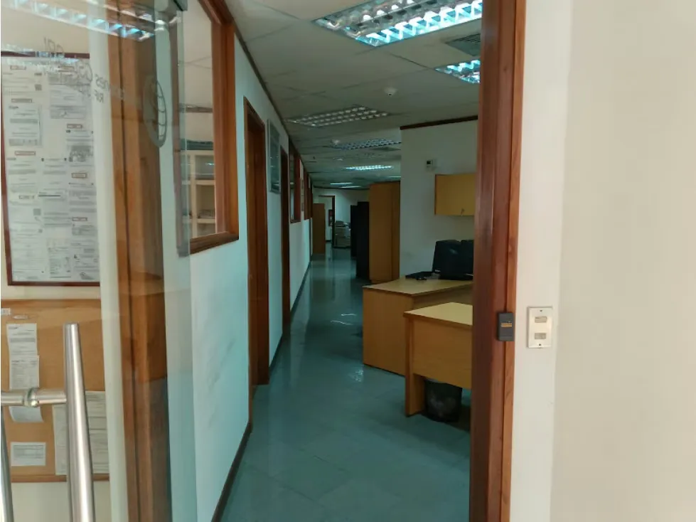 EDIFICIO EN LAS MERCEDES DE 4170,30 M2 ,9 PISOS Y MAS DE 30 P/E - 4