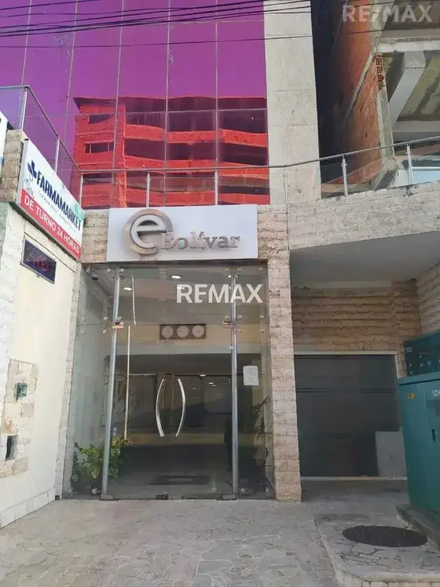 EN ALQULER DOS AMPLIAS OFICINAS EN UNA, C.E.BOLIVAR PORLAMAR ISLA DE MARGARITA