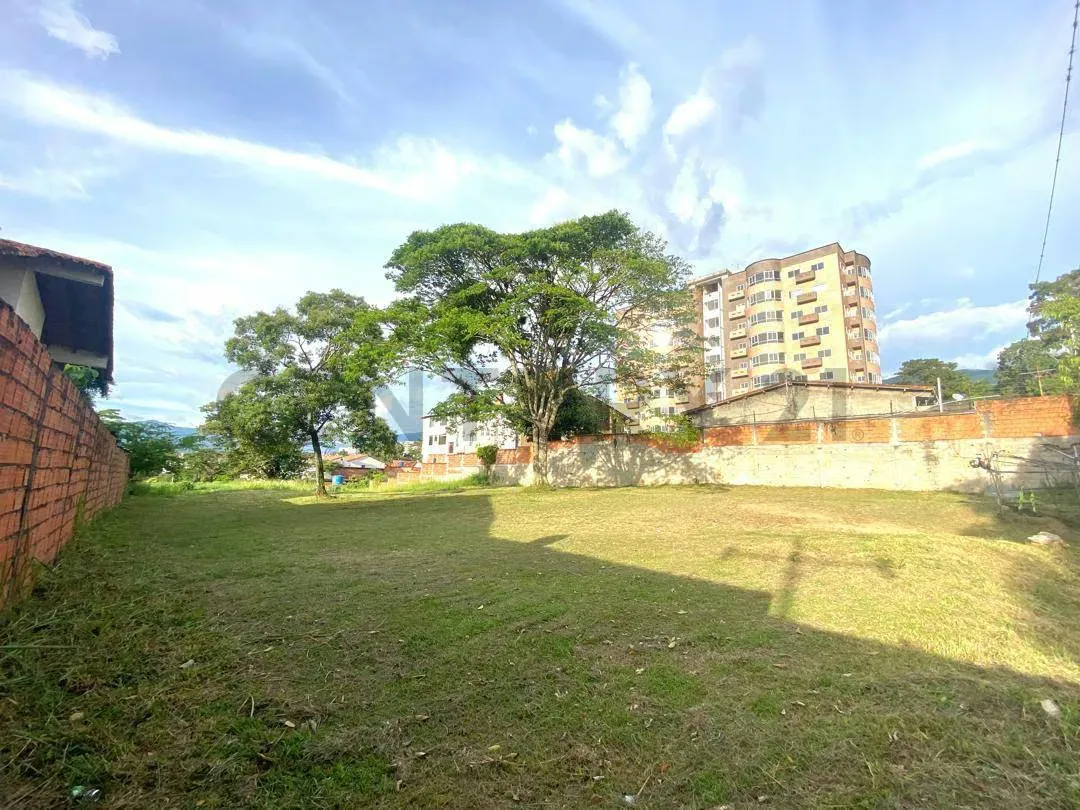 Venta Terreno Av. Ferrero Tamayo Botalon - 2