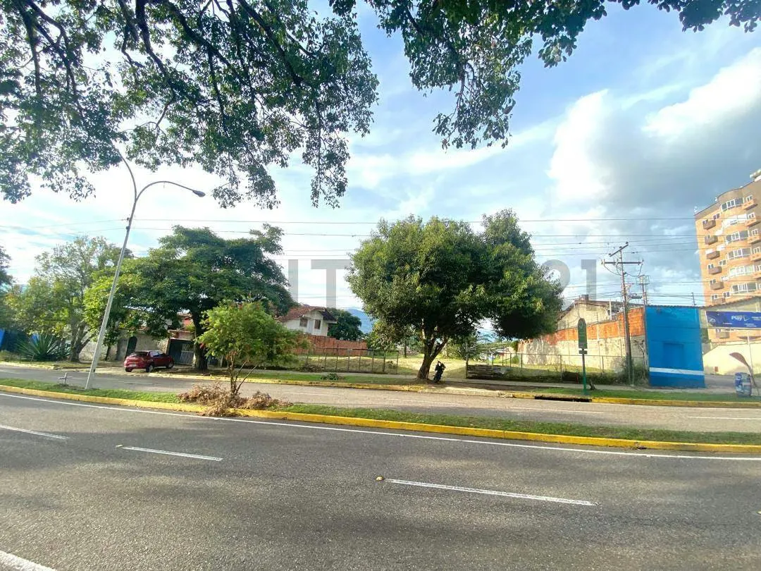 Venta Terreno Av. Ferrero Tamayo Botalon - 7