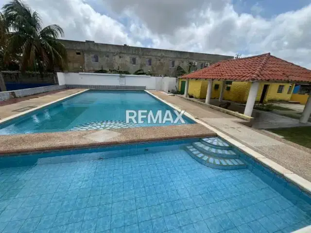 EN VENTA TOWN HOUSE AMOBLADO EN EL CONJUNTO FLOR AMARILLA, CIUDAD FLAMINGO.