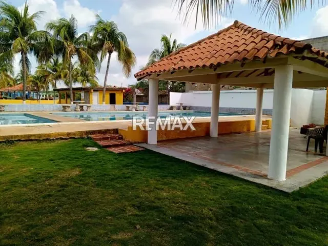 EN VENTA TOWN HOUSE AMOBLADO EN EL CONJUNTO FLOR AMARILLA, CIUDAD FLAMINGO. - 4