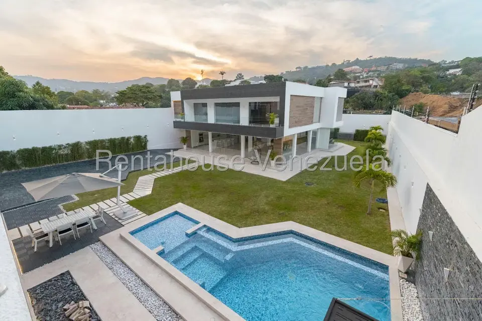Casa (Duplex) en Venta en Prados del Este, Distrito Metropolitano - 29