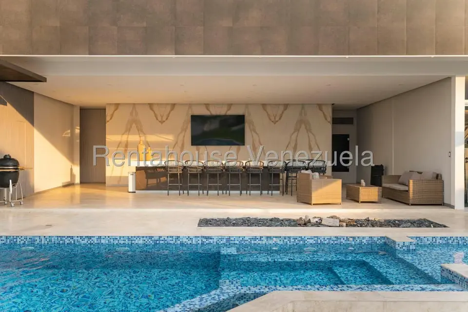 Casa (Duplex) en Venta en Prados del Este, Distrito Metropolitano - 4