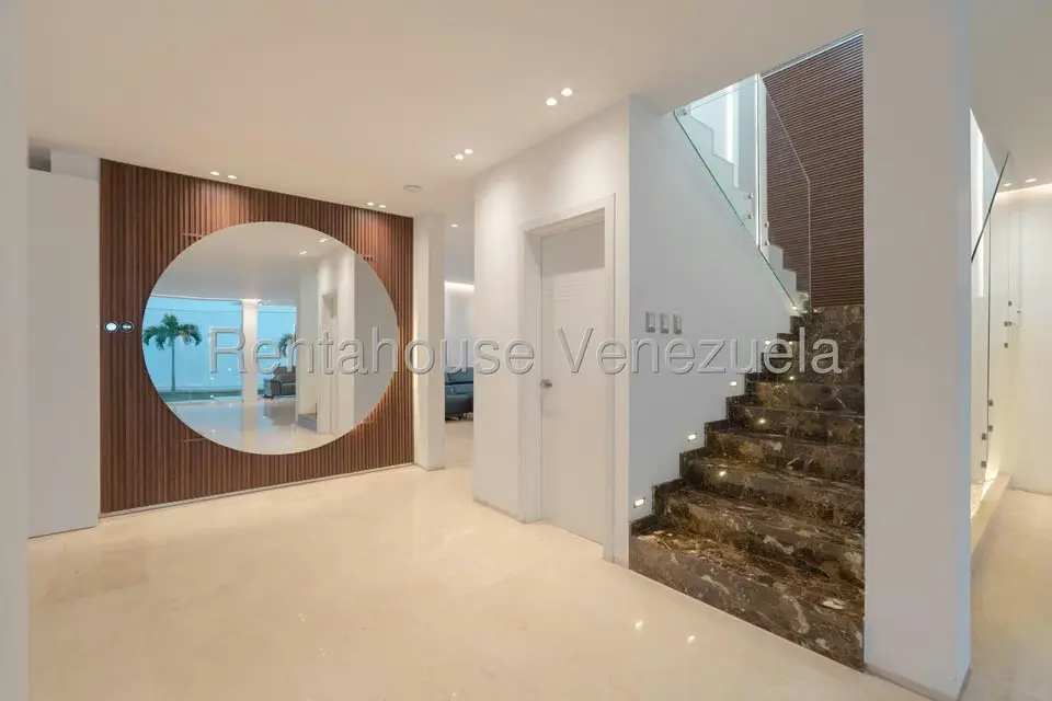 Casa (Duplex) en Venta en Prados del Este, Distrito Metropolitano - 48