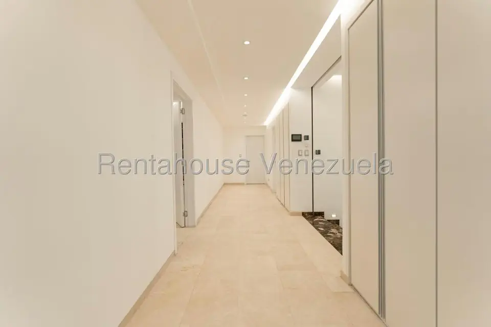 Casa (Duplex) en Venta en Prados del Este, Distrito Metropolitano - 57