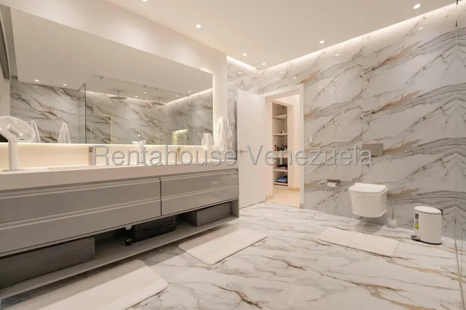 Casa (Duplex) en Venta en Prados del Este, Distrito Metropolitano - 65