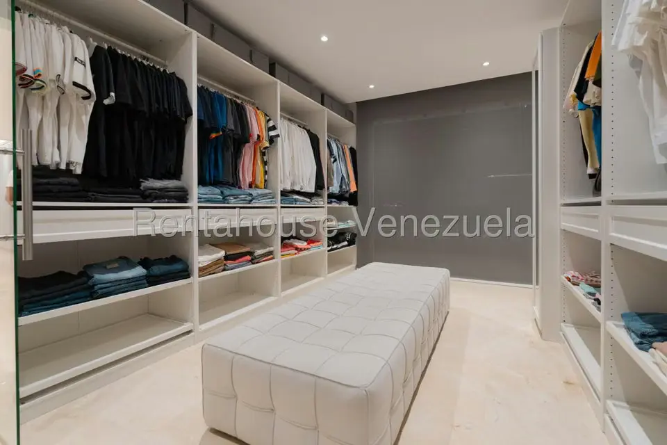 Casa (Duplex) en Venta en Prados del Este, Distrito Metropolitano - 68