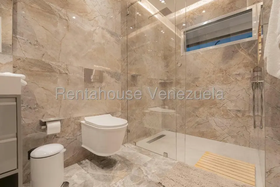 Casa (Duplex) en Venta en Prados del Este, Distrito Metropolitano - 70