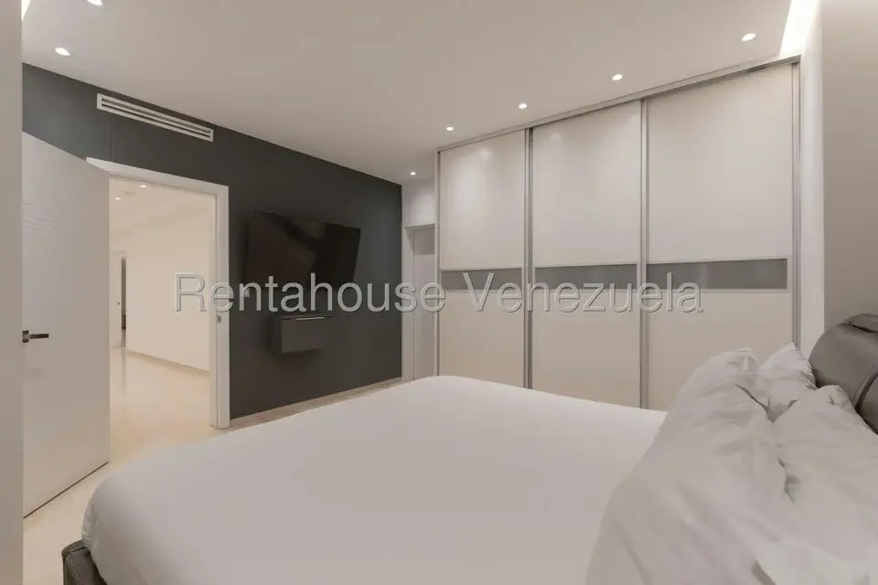 Casa (Duplex) en Venta en Prados del Este, Distrito Metropolitano - 74