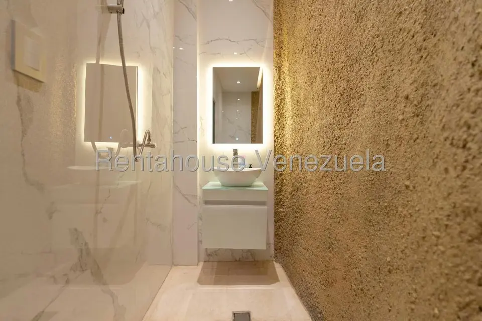 Casa (Duplex) en Venta en Prados del Este, Distrito Metropolitano - 10