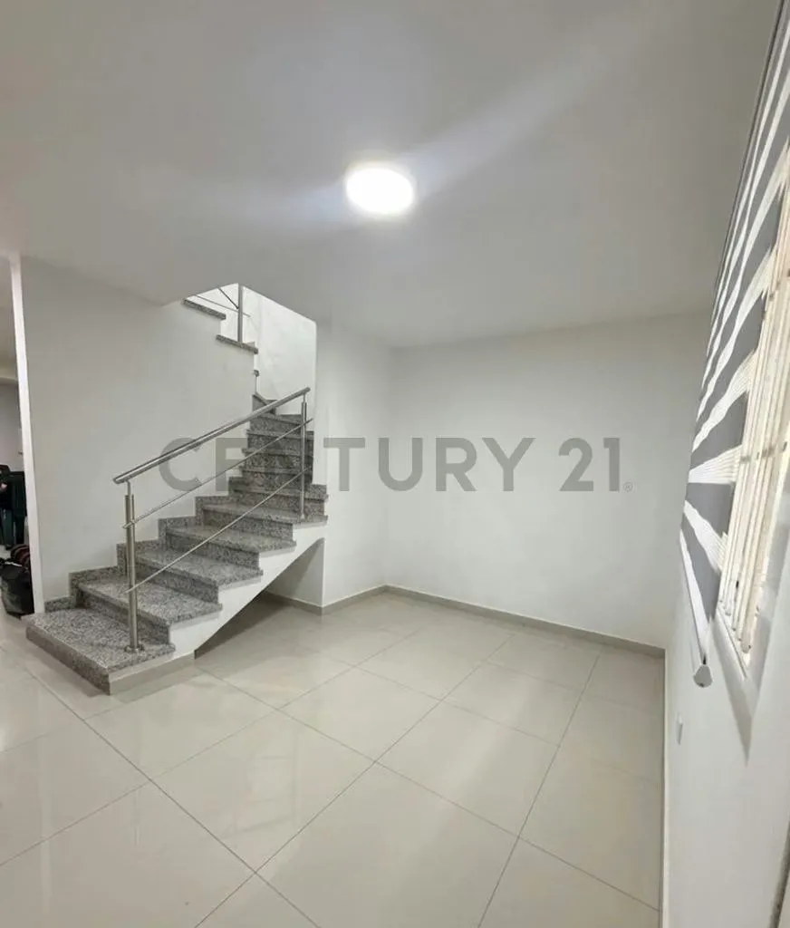 Venta de Cómodo Townhouse en Res. Mar de Oriente en Nueva Barcelona - 3