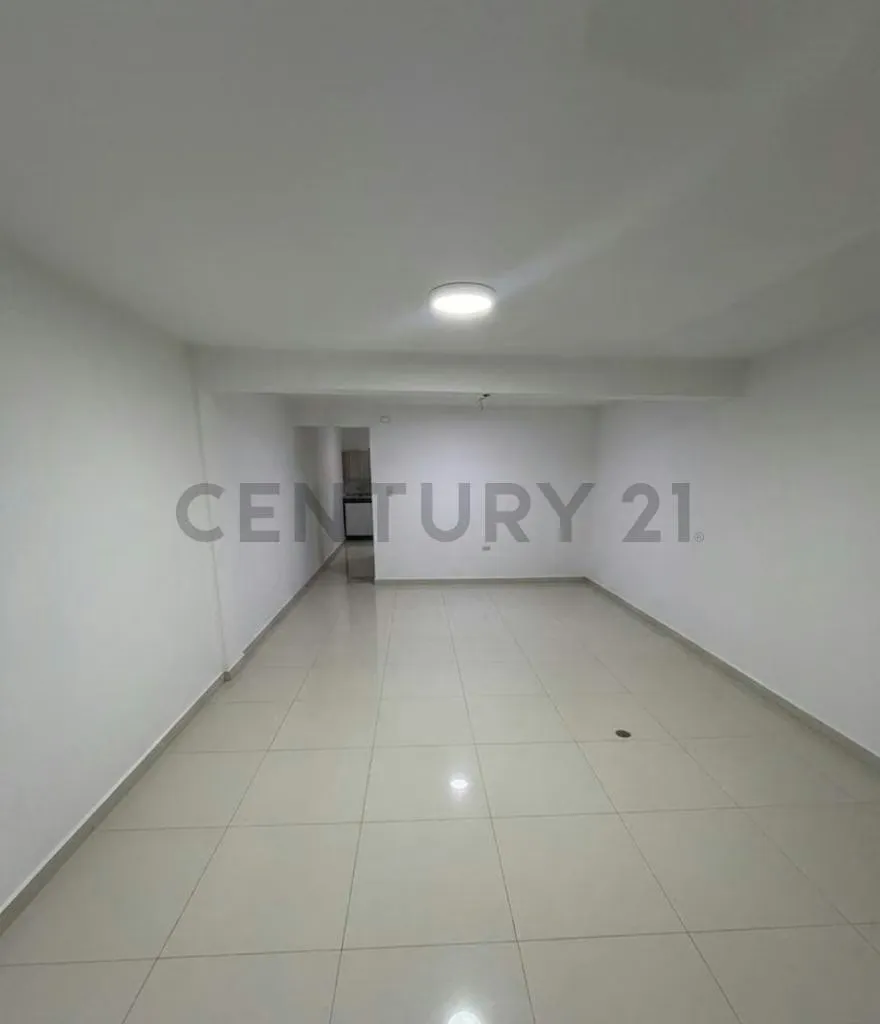 Venta de Cómodo Townhouse en Res. Mar de Oriente en Nueva Barcelona - 4