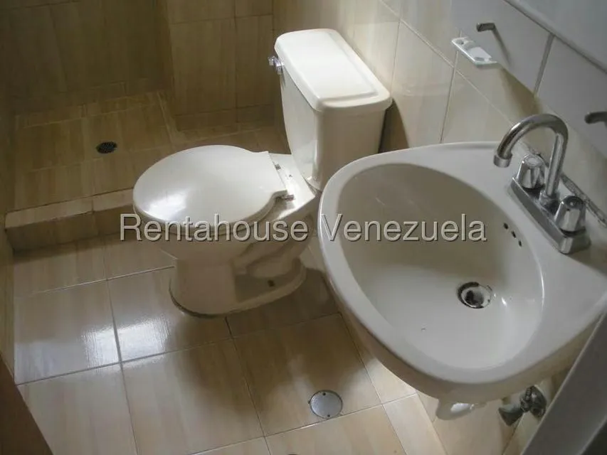 Apartamento (1 Nivel) en Alquiler en Guaicay, Distrito Metropolitano - 11