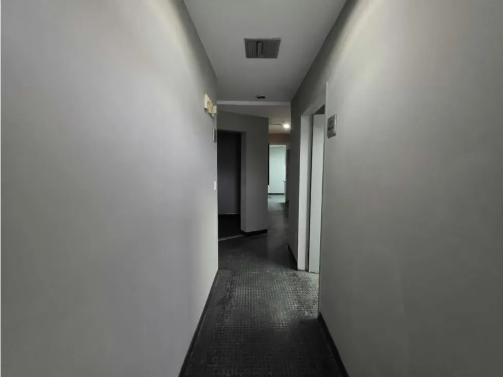 Se Alquila Oficina 360m² Torre Humbolt - 11
