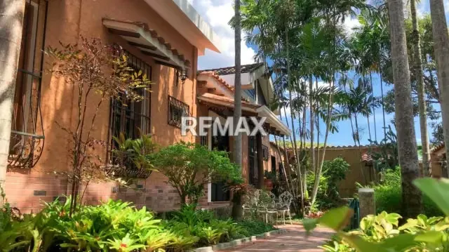 Exclusiva casa en venta, Urb. La Entrada. - 2