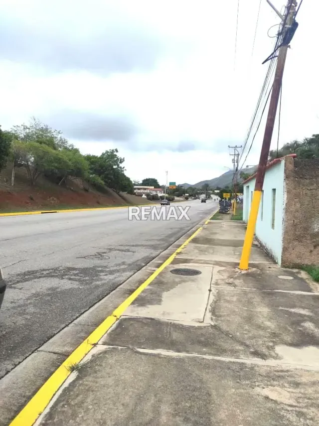 Parcela Comercial y Residencial en la Avenida Fucho Tovar LA ASUNCIÓN - 13
