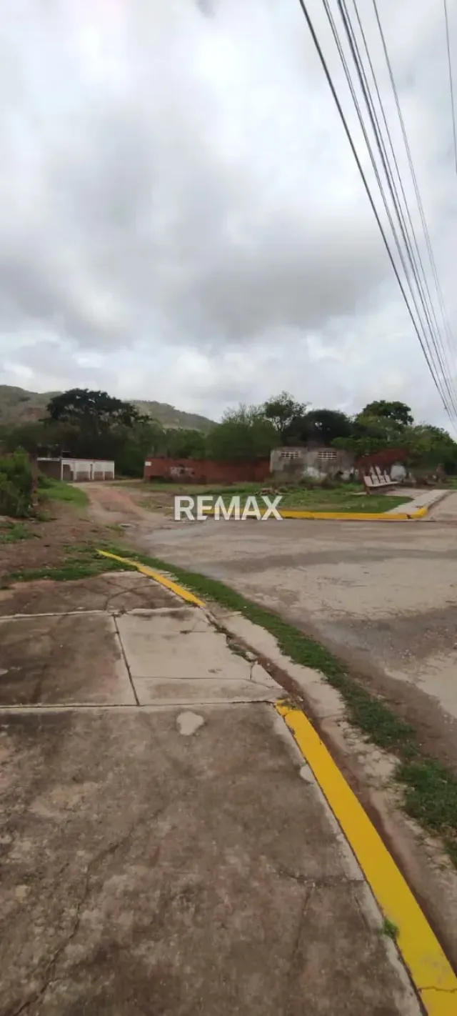 Parcela Comercial y Residencial en la Avenida Fucho Tovar LA ASUNCIÓN - 16