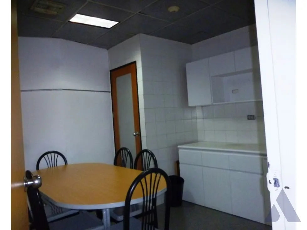 Alquiler local comercial 161m2 Plaza Venezuela 3515 - 16