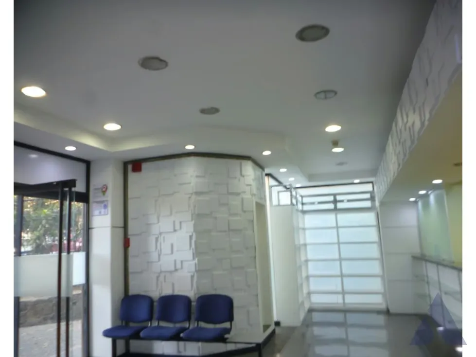Alquiler local comercial 161m2 Plaza Venezuela 3515 - 7