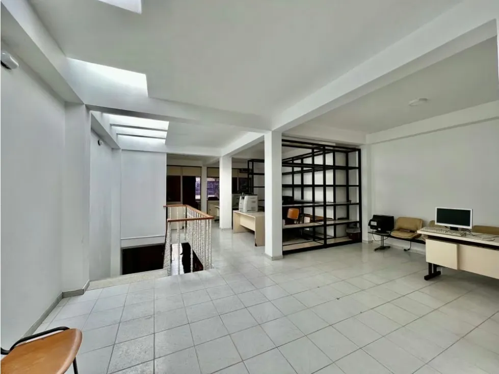Se vende local 294m2 1B/1p Los Dos Caminos - 3