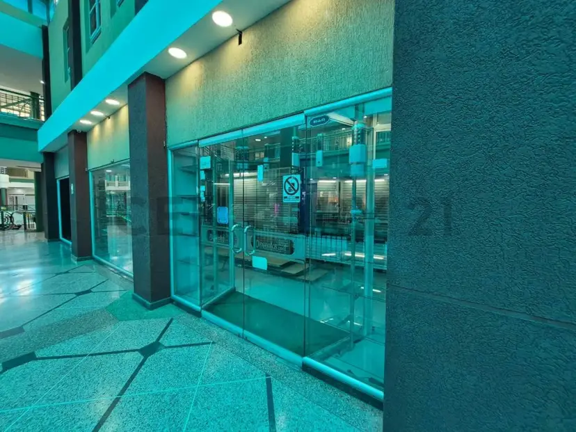 Amplio Local Comercial con Mezzanina en el C.C Puente Real – Nueva Barcelona