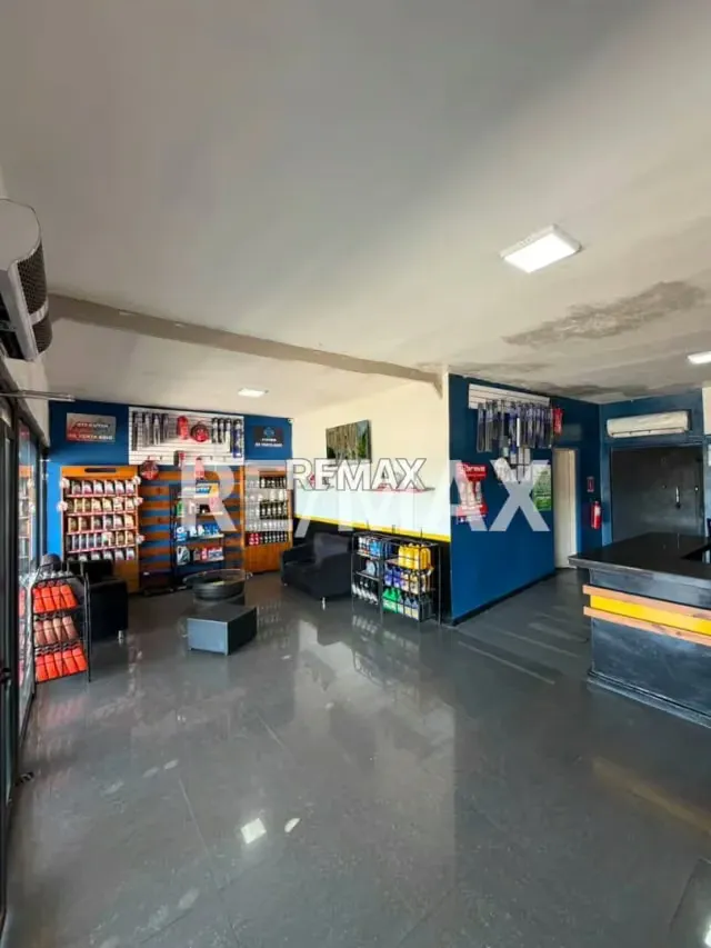 Se alquila Punto Comercial. Venta de lubricante y Cauchos, ubicado en plena Circunvalacion #2 - 11