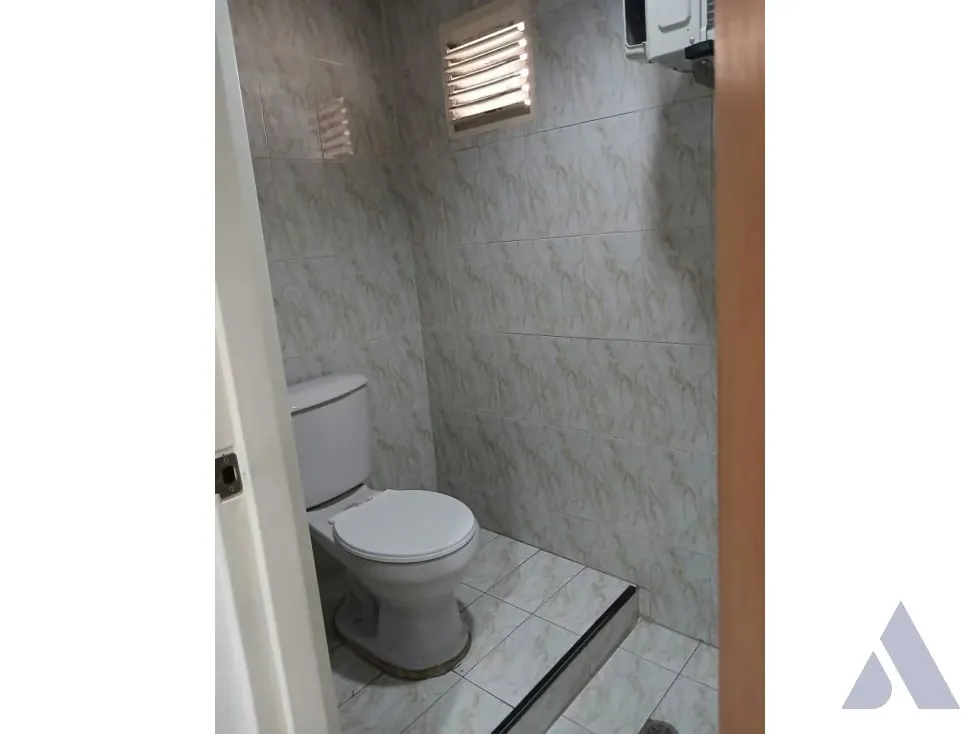 Alquilo Oficina / Cubiculo, 9m², sala de espera, baño, Chacaito 7118 - 7