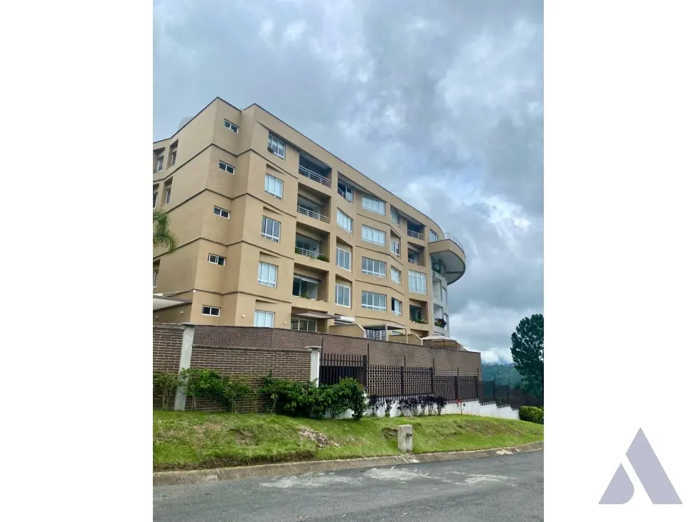 Vendo apartamento PB 206m2 La Lagunita 6665